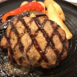 「わらべ」姉妹店のジューシーハンバーグ+十菜バイキングで満足ランチ