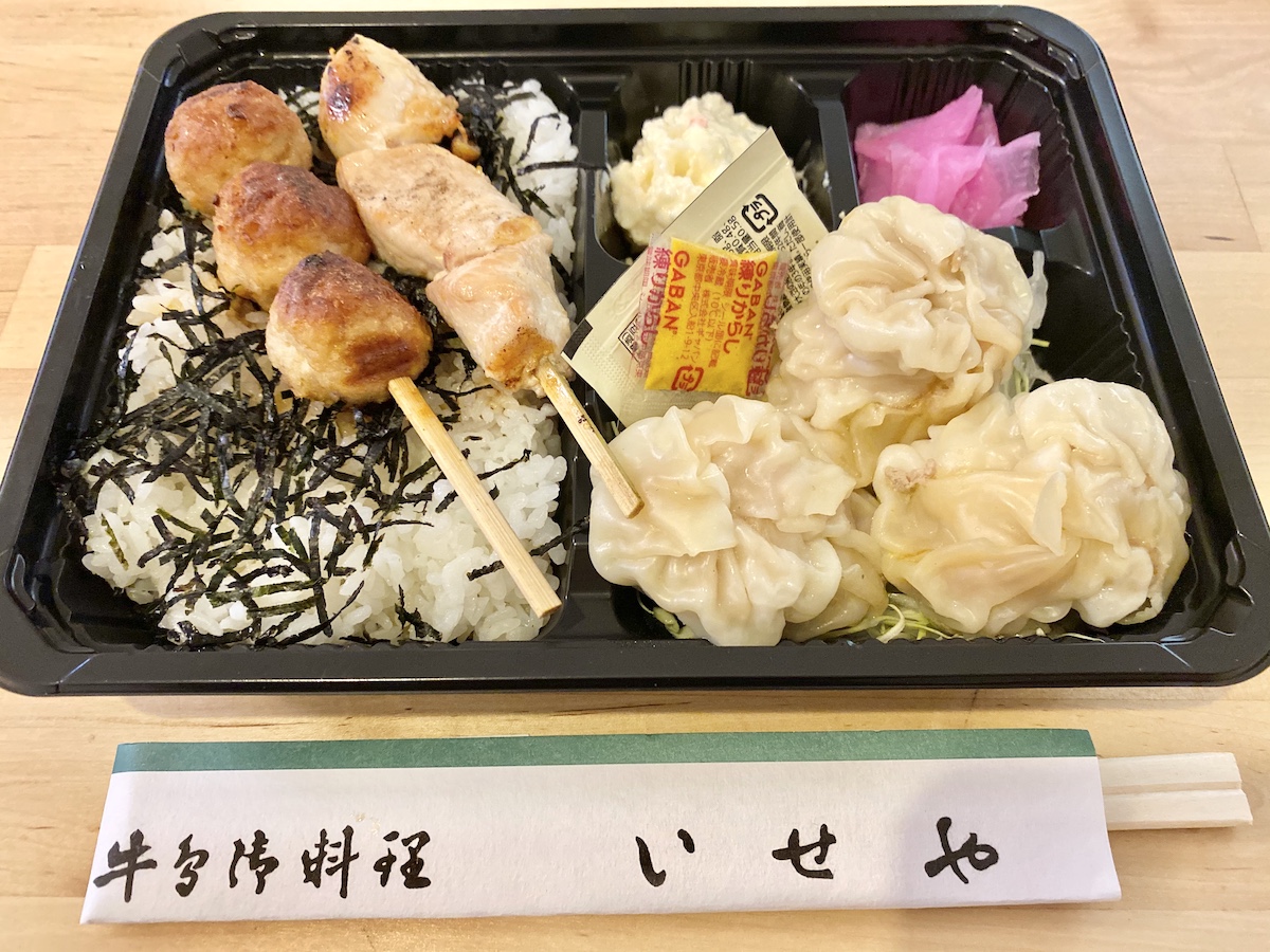 いせや弁当 680円をレポ 焼き鳥2本と名物シュウマイ入り 吉祥寺ファンページ