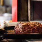 500℃の高温ピザ窯で焼き上げる本場アメリカ流「ピッツバーグステーキ」吉祥寺に初登場