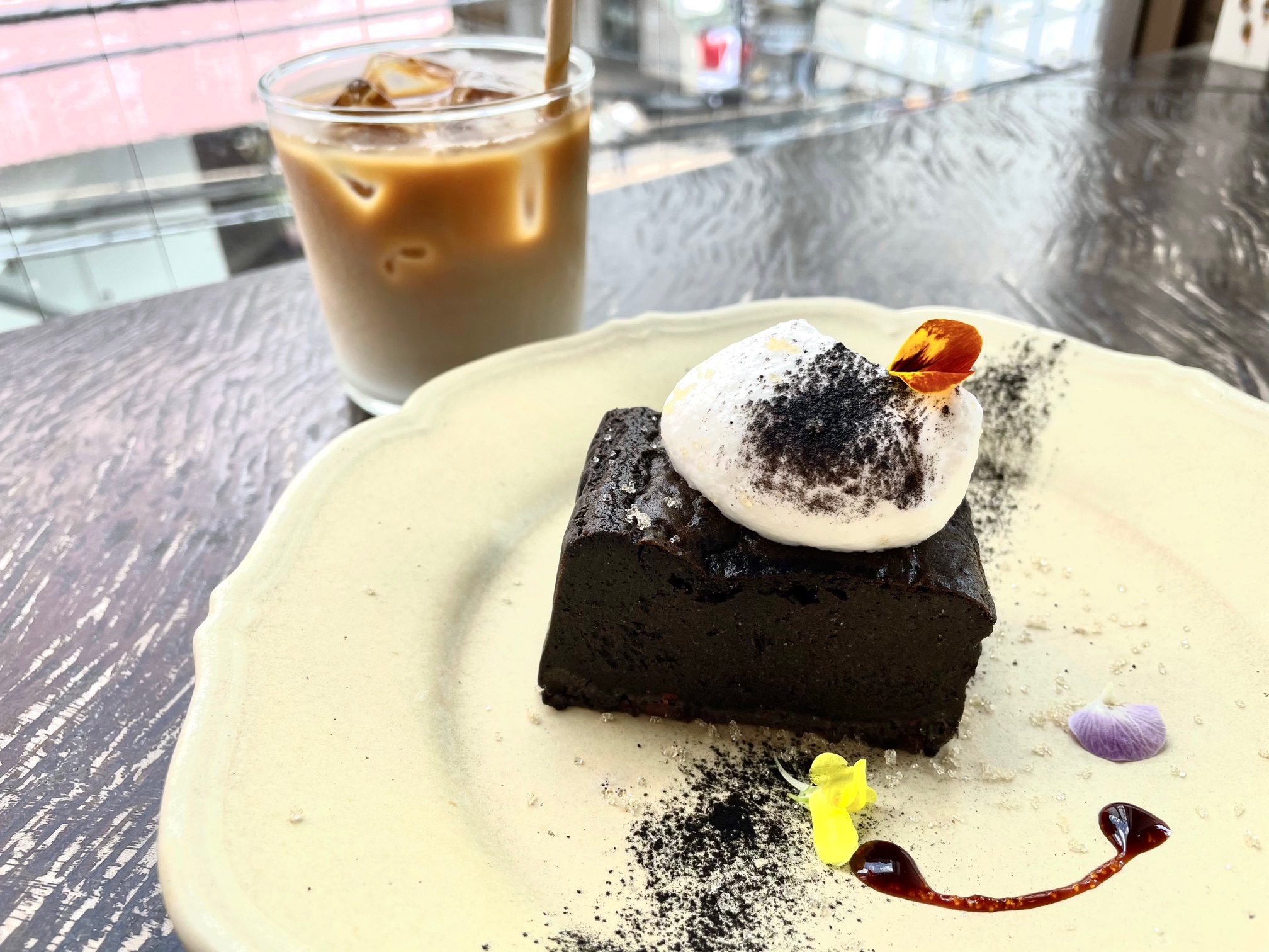 大人気カフェ コマグラカフェ インスタで話題の 黒いチーズケーキ 吉祥寺ファンページ