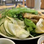 三鷹の食事処「だしの名残り おふくわけ」皿から溢れる山盛り1000円定食