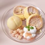 ブランチカフェ「FLIPPER’S」、夏を彩る “奇跡のパンケーキ まるごと白桃”毎年大人気