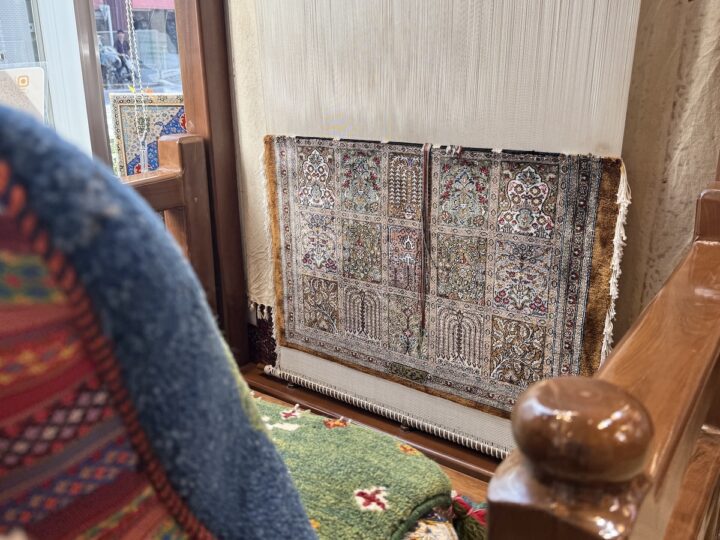 閉店セール70000→値引き！ペルシャ絨毯 Z-3399 家具・インテリア 高密度シルクペルシャ絨毯｜クム